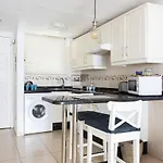 Home2book Americas & Pool Appartamento *